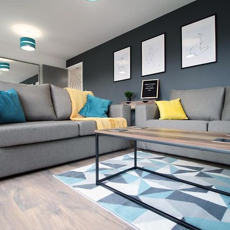 Delft - Spacious Home, High Speed Wi-Fi, Free Parking, Terrace Swindon Kültér fotó