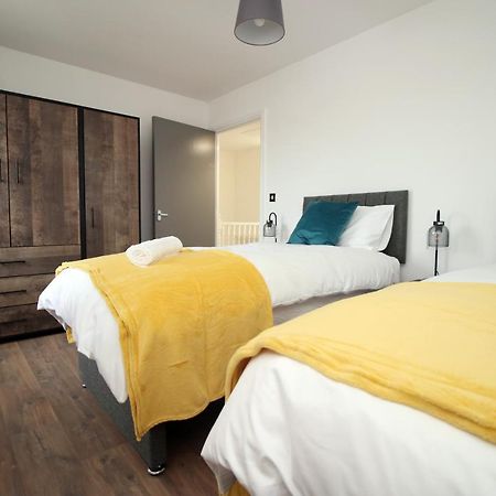 Delft - Spacious Home, High Speed Wi-Fi, Free Parking, Terrace Swindon Kültér fotó