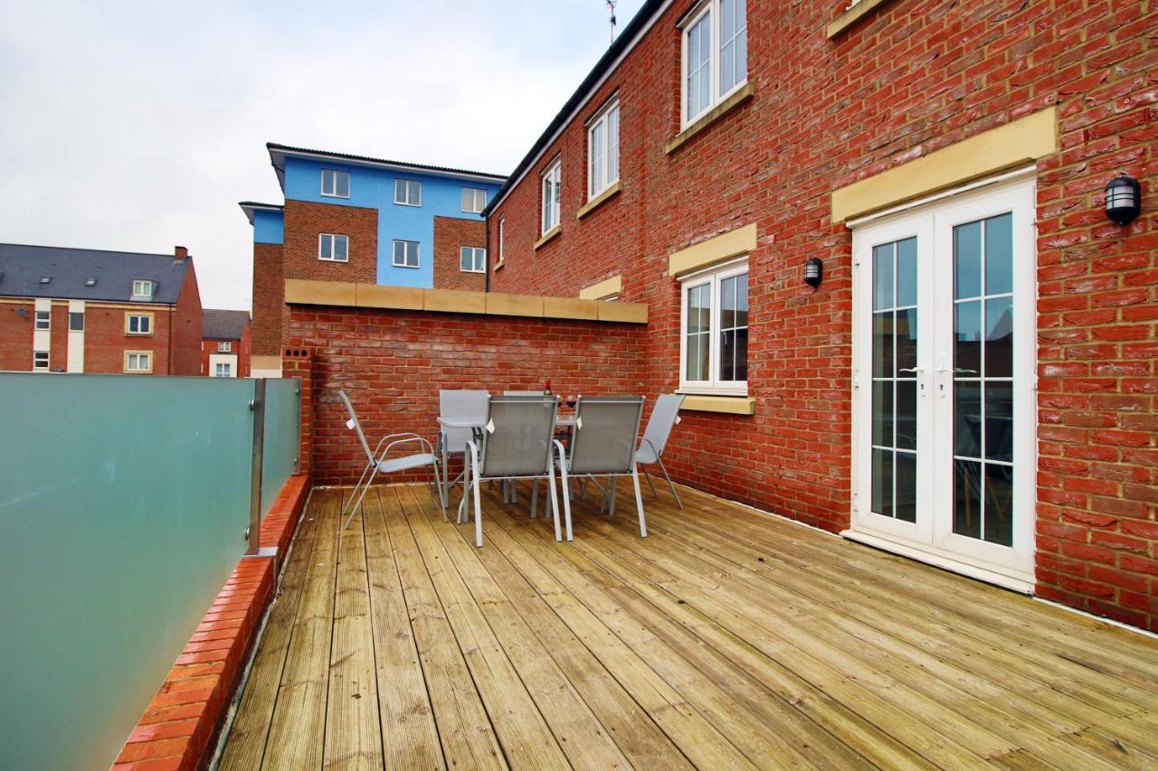 Delft - Spacious Home, High Speed Wi-Fi, Free Parking, Terrace Swindon Kültér fotó