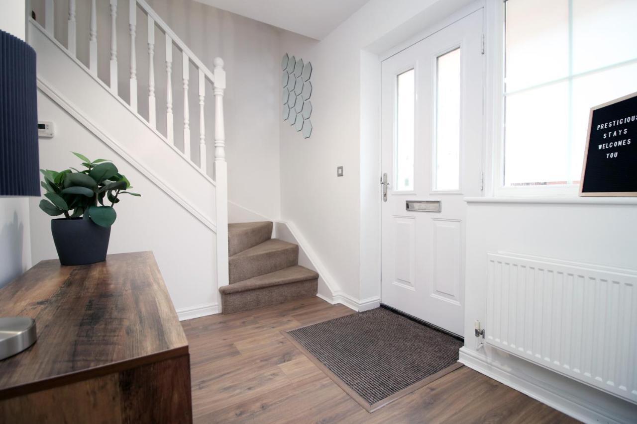 Delft - Spacious Home, High Speed Wi-Fi, Free Parking, Terrace Swindon Kültér fotó