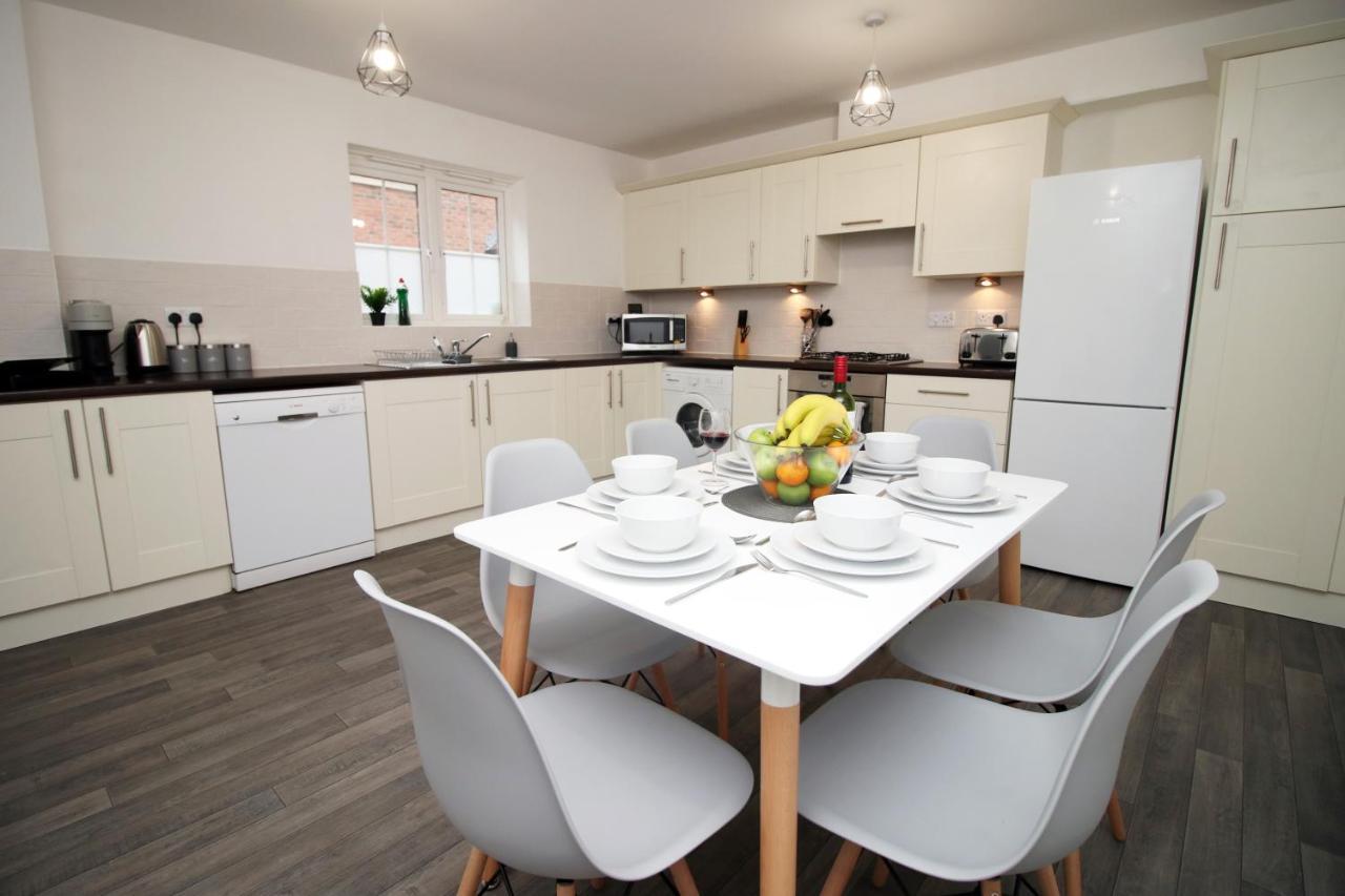 Delft - Spacious Home, High Speed Wi-Fi, Free Parking, Terrace Swindon Kültér fotó