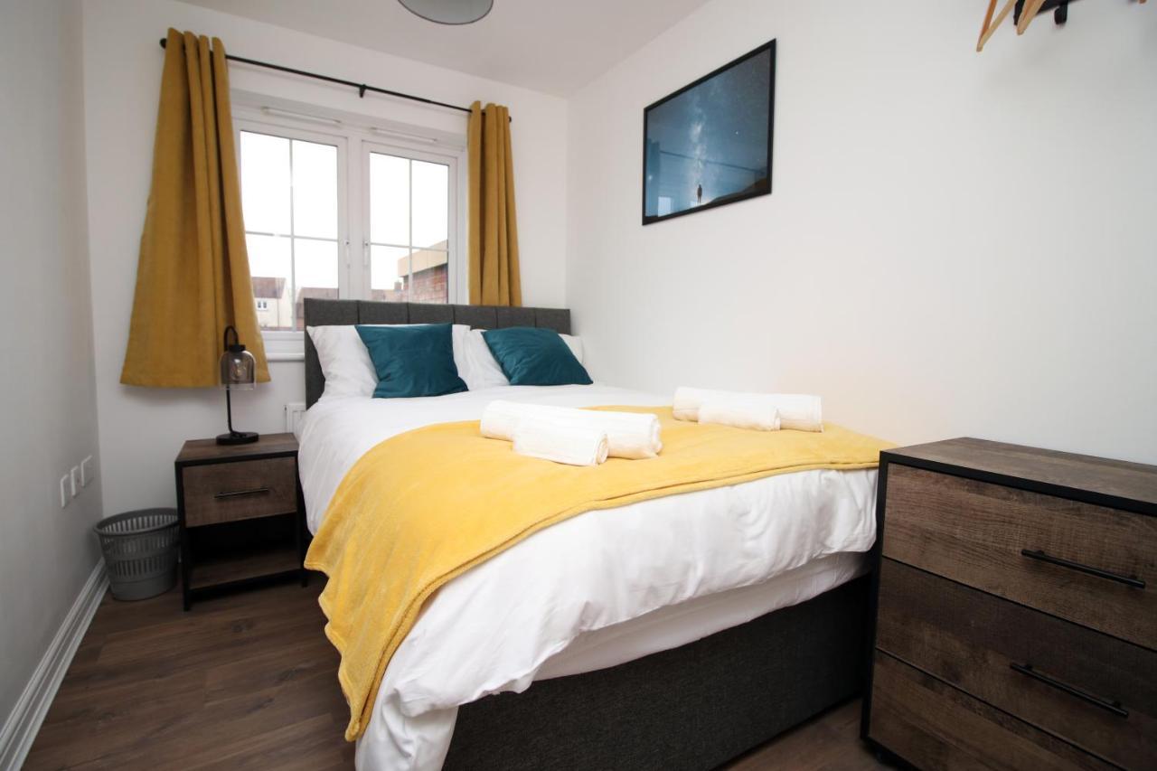 Delft - Spacious Home, High Speed Wi-Fi, Free Parking, Terrace Swindon Kültér fotó