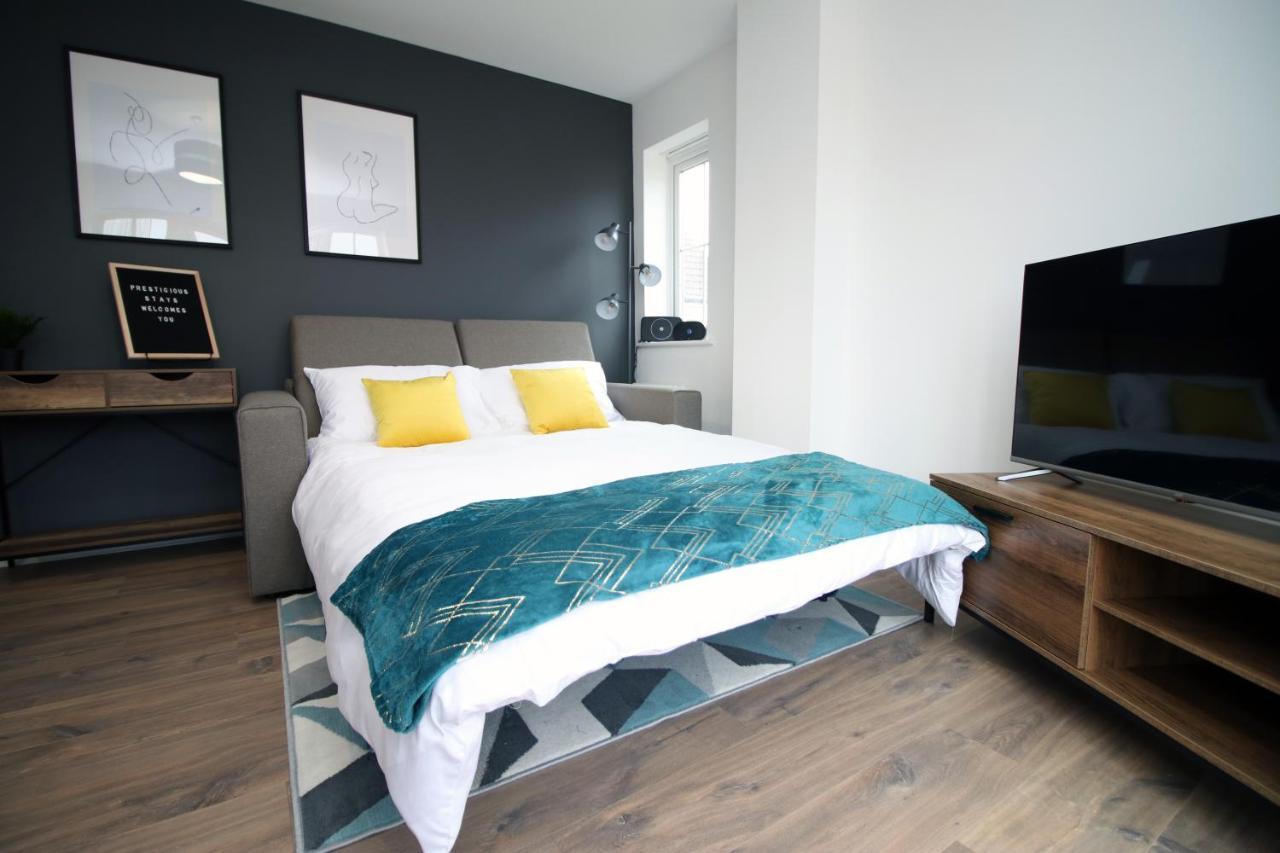Delft - Spacious Home, High Speed Wi-Fi, Free Parking, Terrace Swindon Kültér fotó